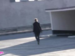 Немец снимает на видео любительский секс на улице со своей подругой