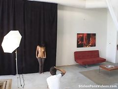 Фотограф снял на видео аматорский секс с моделью после фотосессии