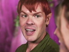 Пэн занялась сексом с двумя русалками в ХХХ пародии "Питер Пэн"