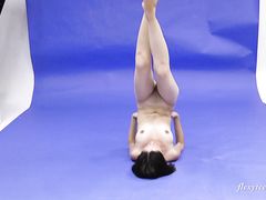 Опытная русская гимнастка показала мастер-класс на фотосессии