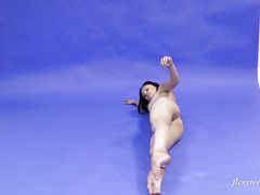 Опытная русская гимнастка показала мастер-класс на фотосессии