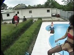 Жесткий фистинг шлюхи у бассейна от двух зрелых мужиков