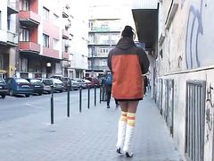 Ссущие девушки на улице получают от этого фетиша удовольствие