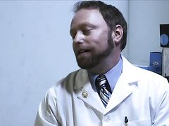 Распущенные доктора и медсестры ебутся в фильме с русским переводом