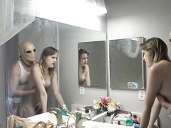 Сынок в маске трахнул мамашу на сексуальный Хэллоуин