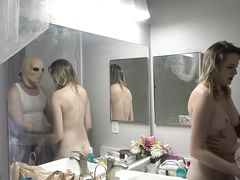 Сынок в маске трахнул мамашу на сексуальный Хэллоуин