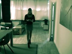 Сексуальный маньяк в маске клоуна жестко выебал бедную девку