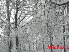 Экстремальная русская телка занялась оральным сексом на снегу