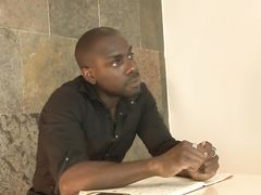 Татуированный большой мужик жестко трахает грудастую француженку
