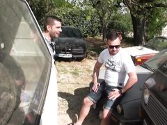 Развратная шлюха из Марселя перепихнулась с другом парня