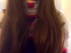 Косплей видео с юной девкой в эротичном и сексуальном костюме из спандекса