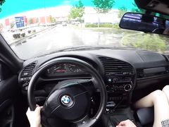 Богатый румынский чувак подвез девушку и трахнул ее в машине