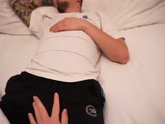 Игривая юная румынка разбудила минетом и отсосала у отчима