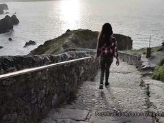 Испанская блонда с красивой грудью трахается дома с бойфрендом