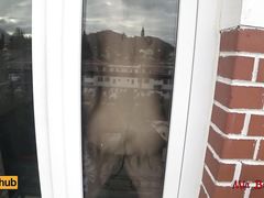 Малышка с сексуальным телом раздвинула жопу перед любимым парнем