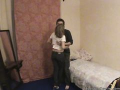 Пара худеньких русских подростков занимаются домашним сексом