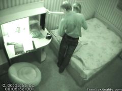 Хитрый парень спрятал скрытую камеру в спальне и снял секс с подругой