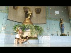 Римский полководец совокупляется с египетской царицей в пародийном порно фильме