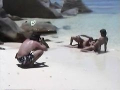 Съемки порно ролика с участием девки и двух парней на природе