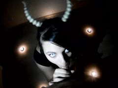 Мистический порно ролик с минетчицей в образе демона