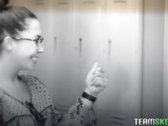 Пошлая студентка в очках занялась сексом в школе с учителем
