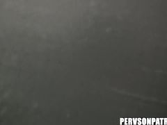 Одинокий парень подсматривает за сексом его лучших друзей