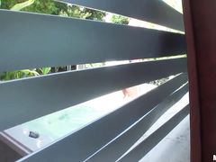 Сисястая девушка занимается сексом на улице не заметив видеонаблюдения