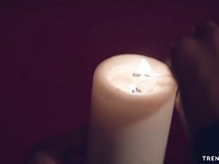 Чернокожий парень и белая девушка занялись романтичным сексом