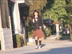 Американская 18-летняя студентка по обмену сосет в автобусе член японца