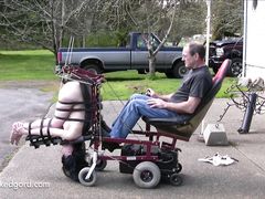 Связанная в неестественной позе девушке терпит унижения и пытки