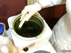 Сиськастая актриса трахается с парнем на эротическом реалити шоу