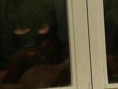 Мужик в маске подсматривает за сексом грудастой соседки и снимает видео