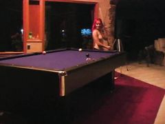 Патлатый парень и его подружка снимают домашний секс на видео