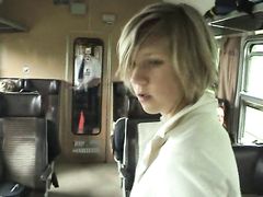 Экстремальные чешские любовники снимают на видео секс в поезде