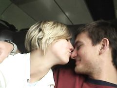 Экстремальные чешские любовники снимают на видео секс в поезде