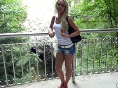 Симпотная блондинка за деньги согласилась на секс на природе