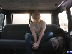 Украинская блондинка повелась на секс в машине с пикапером