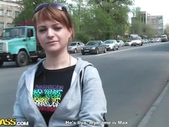 Девчонка с улицы получила от пикаперов деньги за секс в парке