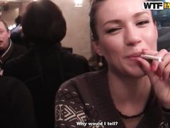 Курящая русская девка трахается за деньги в туалете с двумя парнями