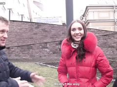 Стройная русская девушка в сапогах трахается за деньги с двумя парнями