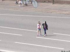 Русские шлюшки кайфуют от групповухи с двойным проникновением