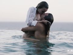 Романтичный красивый секс с обалденной девчонкой после купания в море