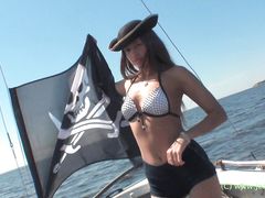 Эротическое соло русской фотомодели в образе сексуальной пиратки
