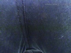 Извращенная девушка в джинсах трется красивой попкой о лицо парня