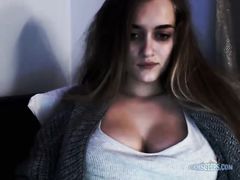 Курящая девушка с большими сиськами общается с юзерами Chaturbate