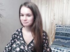 Малая 18-летняя девка с маленькими сиськами дрочит в секс чате