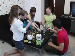 Домашняя пьяная вечеринка превратилась в русскую групповуху