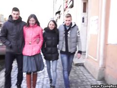 Две молодые русские пары встретились и обменялись партнерами для секса
