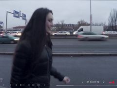 Русская туристка повелась на секс с очкастым пикапером