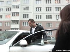 Парень помог девушке с парковкой машины и оттрахал ее в тот же день